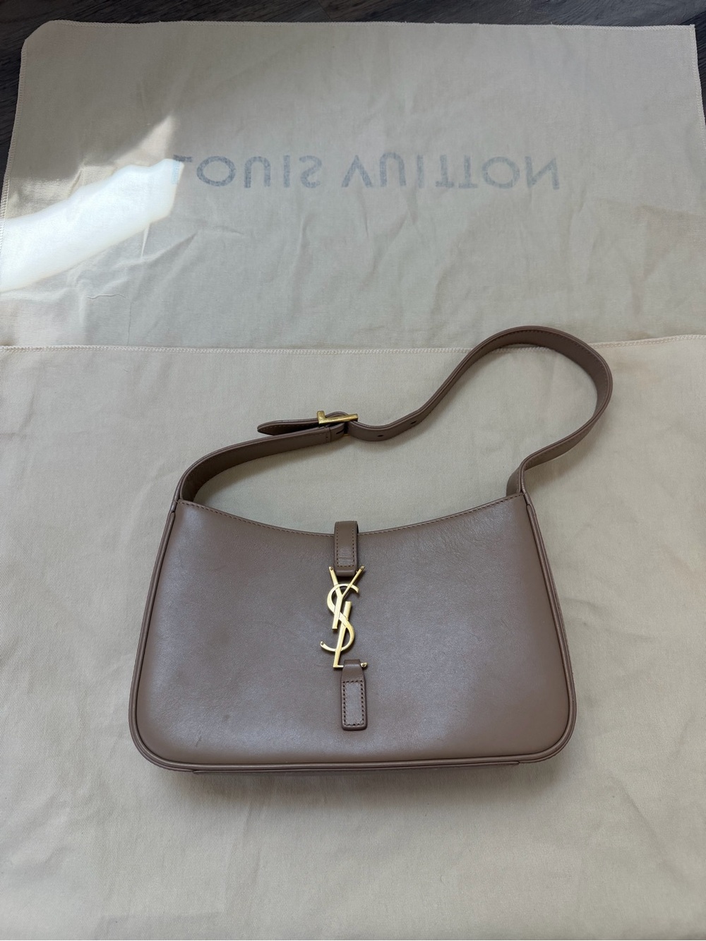 SAINT LAURENT LE 5 A 7 HOBO BAG - Picture 5 of 16